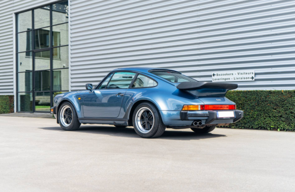 Porsche 911 Turbo side exterior