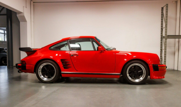 Porsche 911 Turbo side