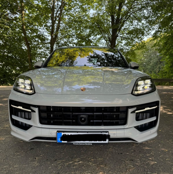 Porsche Cayenne front