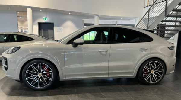 Porsche Cayenne side