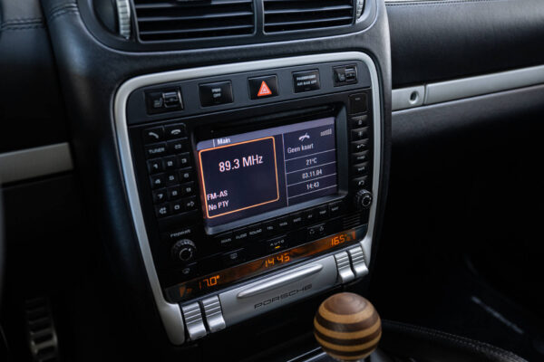 Porsche Cayenne Turbo center console