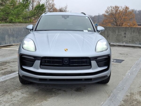 Porsche Macan front