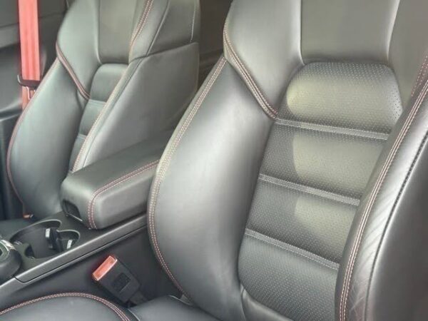 Porsche Macan front seat