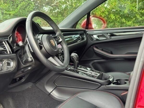 Porsche Macan cockpit