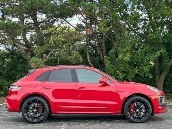 Porsche Macan side