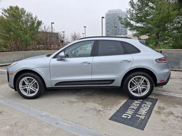 Porsche Macan side