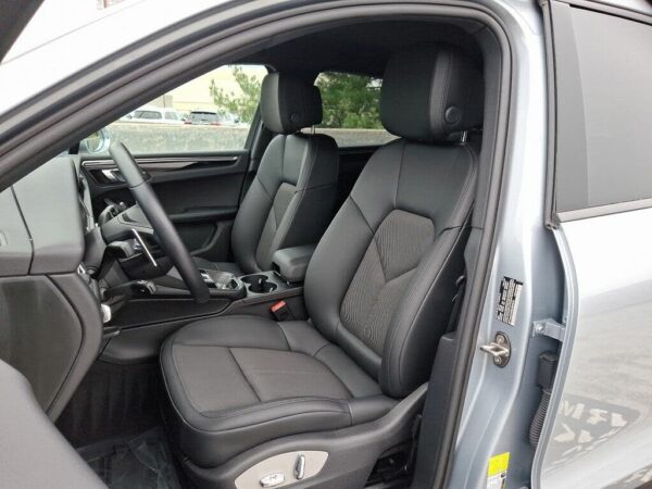 Porsche Macan front seat