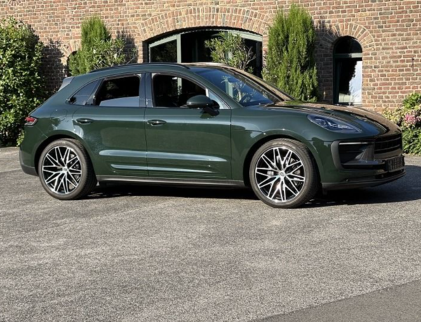 Porsche Macan T side