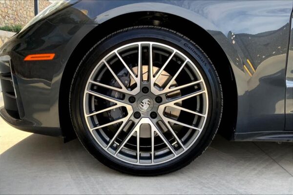 Porsche Panamera wheel