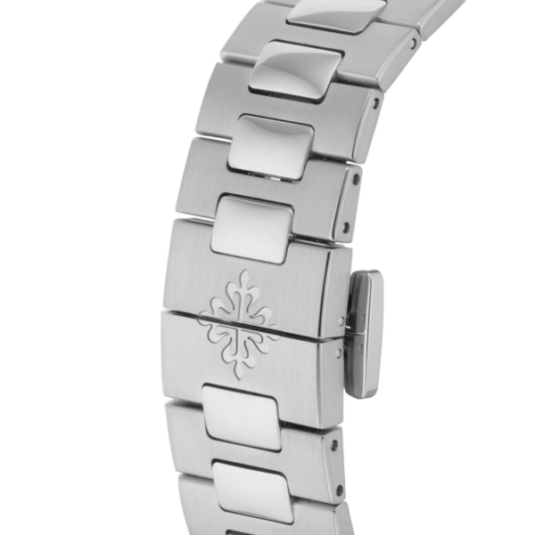 Pre-Owned | Patek Philippe Nautilus clasp