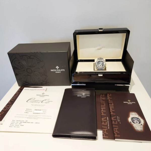 Pre-Owned USA | Patek Philippe Nautilus box, papers