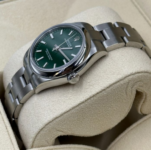 Rolex Oyster Perpetual 31 Green Dial crown