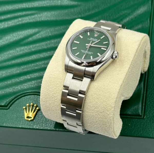 Rolex Oyster Perpetual 31 Green Dial bezel, band