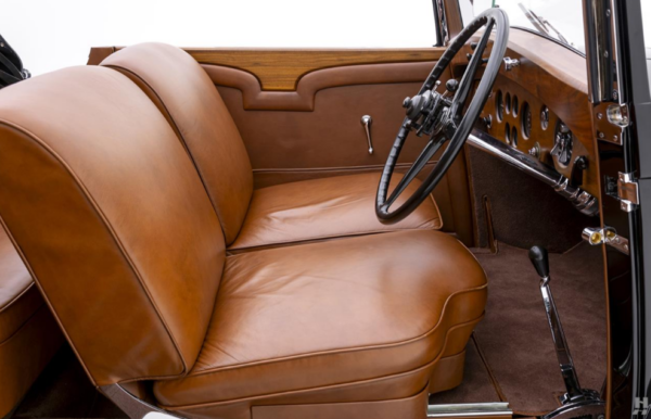 Rolls-Royce Phantom II front seat