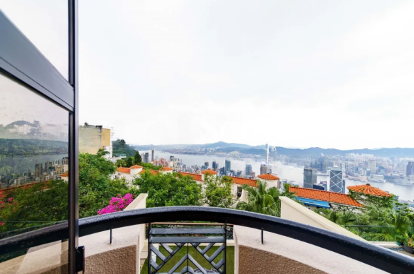 Abergeldie Hong Kong Apartment balcony