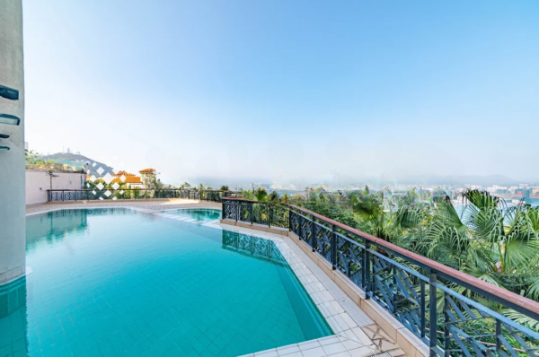 Abergeldie Hong Kong Apartment swimming pool