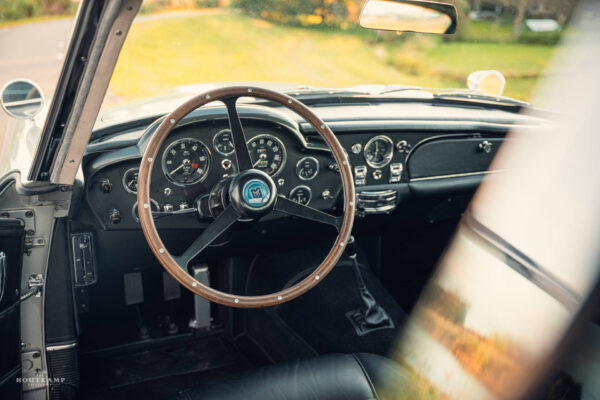 Aston Martin DB5 steering wheel