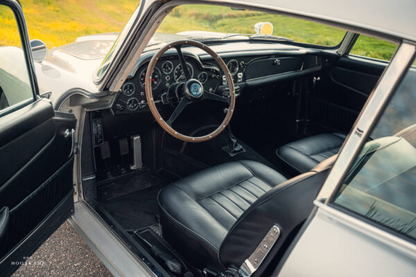 Aston Martin DB5 interior