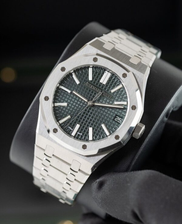 Audemars Piguet Royal Oak Self-winding Khaki Green actual photo