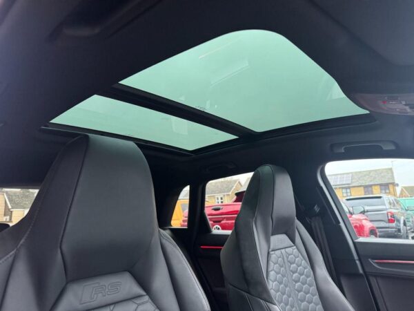 Audi RS Q3 sunroof