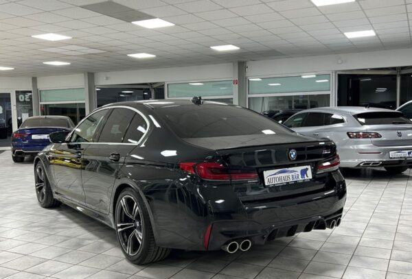 BMW M5 back