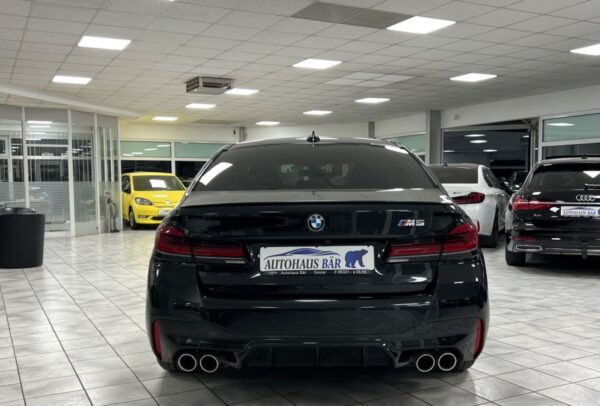 BMW M5 back