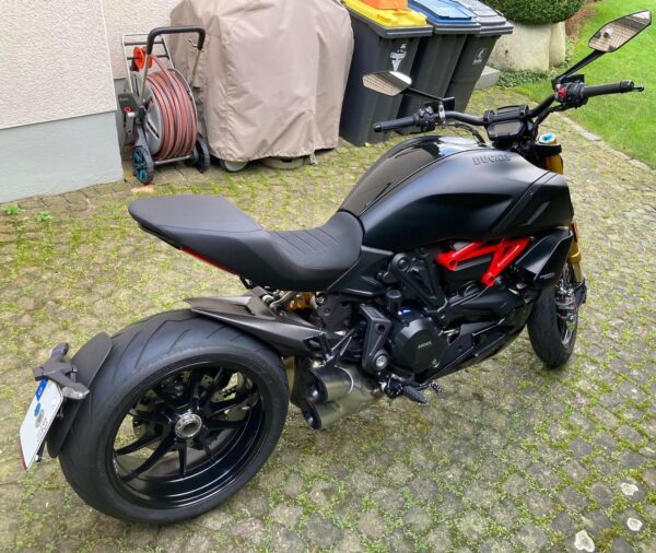 Ducati Diavel 1260 S tire