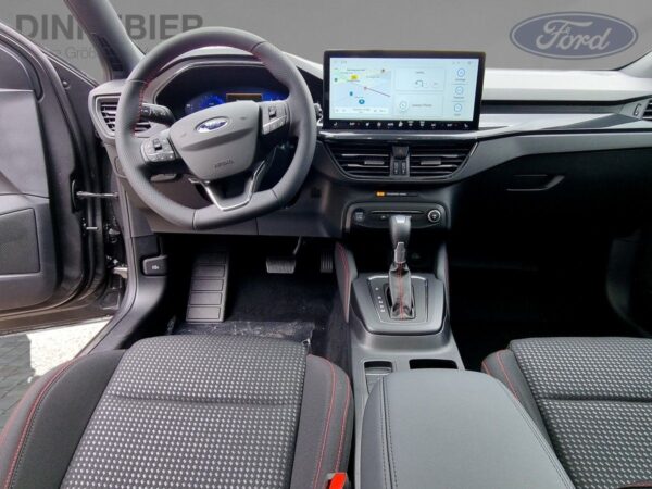 Ford Focus ST cockpit, steering wheel, multimedia console