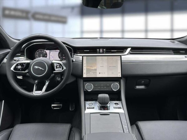 Jaguar F-Pace cockpit