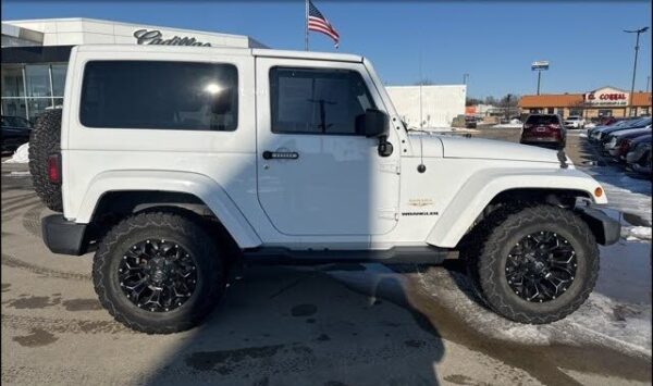 Jeep Wrangler Sahara side