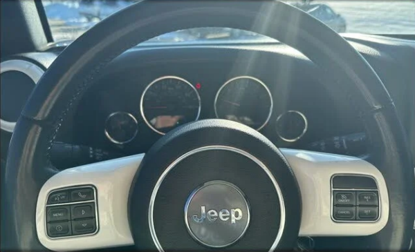 Jeep Wrangler Sahara cockpit