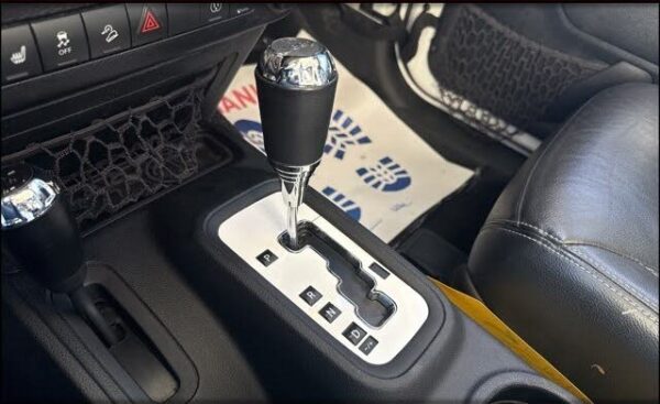 Jeep Wrangler Sahara gear stick