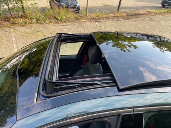 KIA Stinger panoramic roof