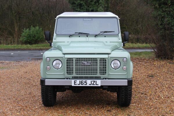 2015 Land Rover Defender 90 2.2 - Image 2