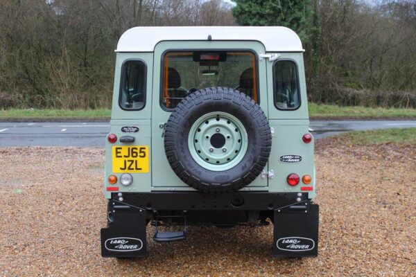 Land Rover Defender 90 back