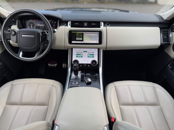 Land Rover Range Rover cockpit