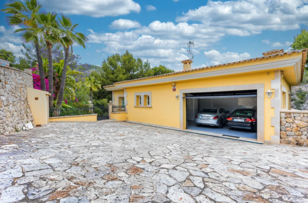 Mallorca Spain House garage