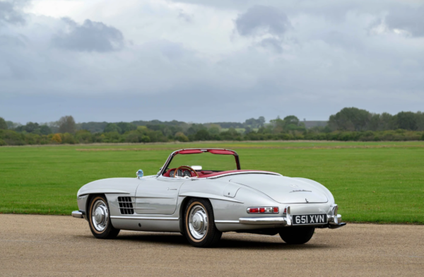 Mercedes-Benz 300SL exterior