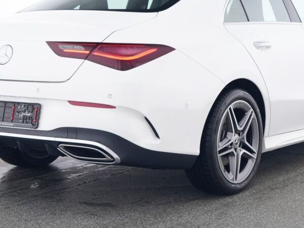 Mercedes-Benz CLA 200 back