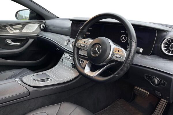 Mercedes-Benz CLS 400D cockpit