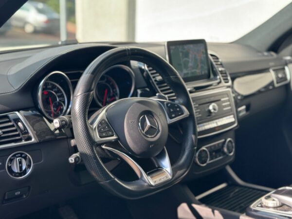 Mercedes-Benz GLE 63 cockpit