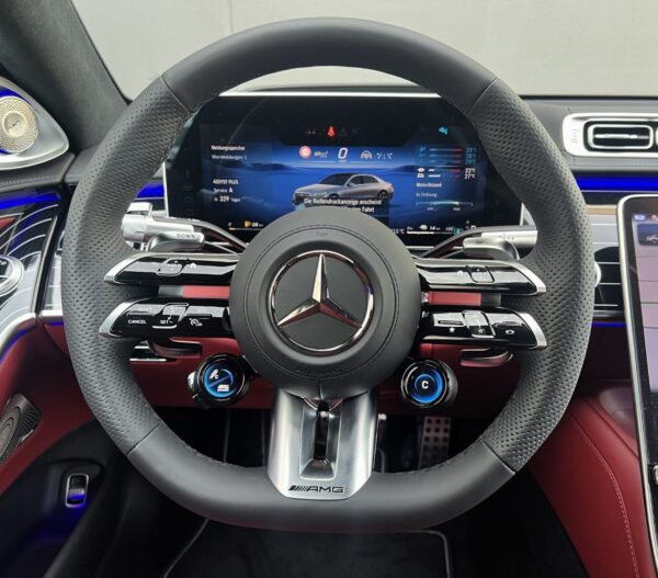 Mercedes-Benz S 63 cockpit, steering wheel