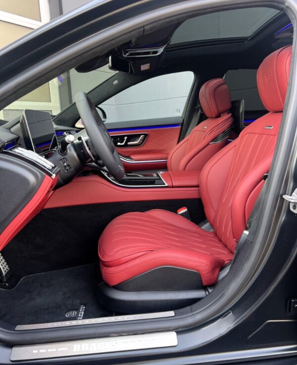 Mercedes-Benz S 63 front seat