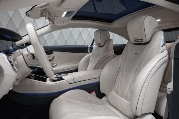 Mercedes-Benz S 63 interior, front seat