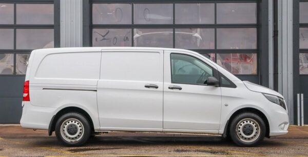 Mercedes-Benz Vito side