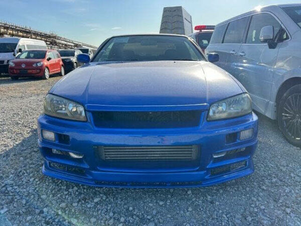 Nissan Skyline front