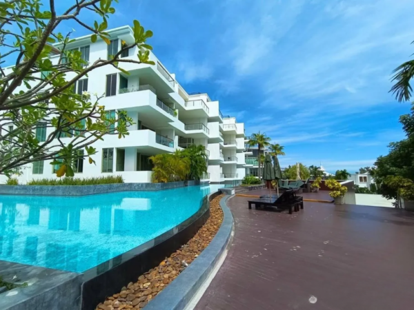 Pattaya Thailand Apartment swimming pool