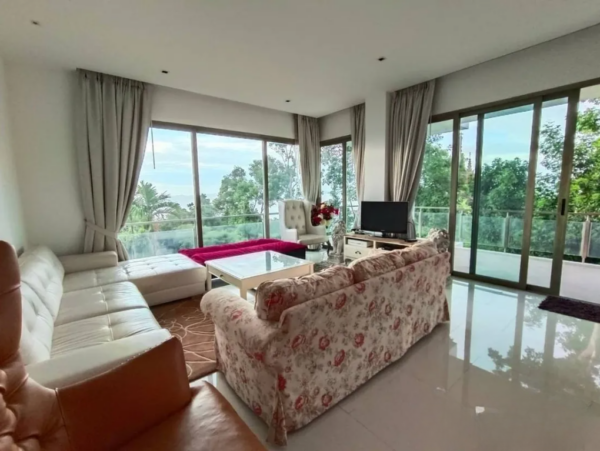 Pattaya Thailand Apartment living room