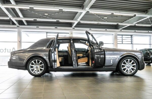 Rolls-Royce Phantom side, doors