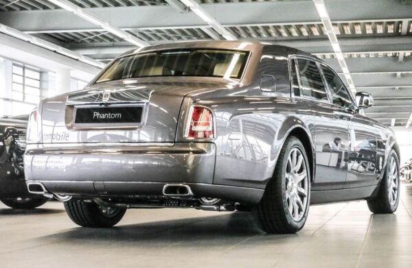 Rolls-Royce Phantom exterior